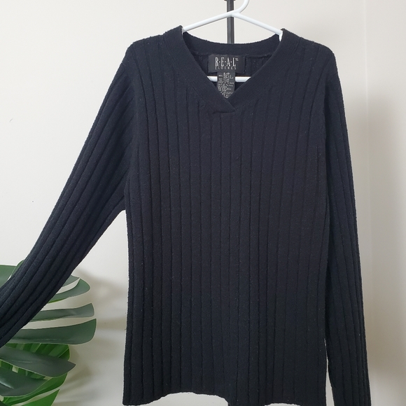 Black sweater - Picture 1 of 6